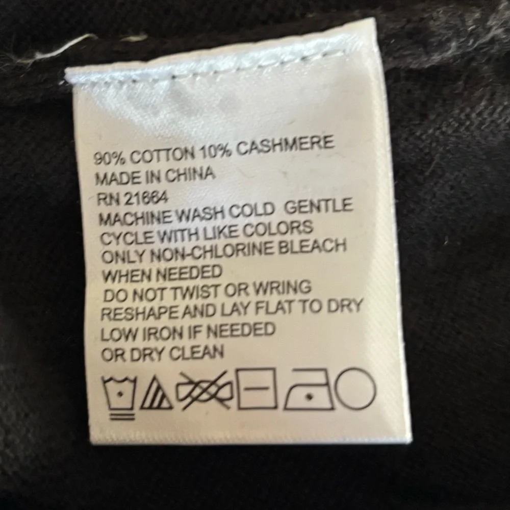 Foxcroft Cashmere Blend Sweater
Large Black Pullover V Neck Old
Money Capsule - Picture 4 of 5